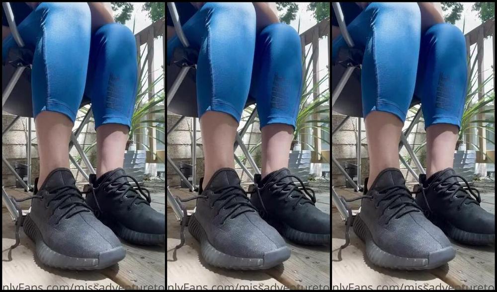 Adventuretoeskat Nicknamed Missadventuretoeskat Onlyfans Sweaty Socks Sweaty Soles Get Between Those Toes For