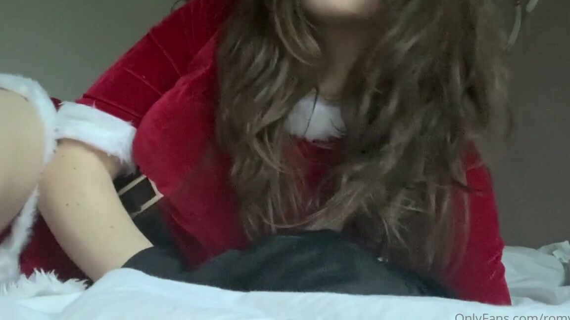 Romy Feet Nicknamed Romyfeet Onlyfans Un Petit Peu En Retard Mais Joyeux Noel Vous Tous