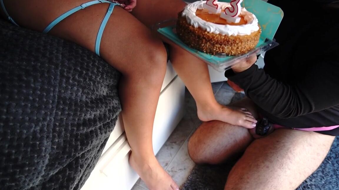 Mistresserica 01 31 2025 Onlyfans Video Today Is My 23Rd Birthdaymy Boyfriend Made Me A Cake And A Very Special Giftim Treatingp