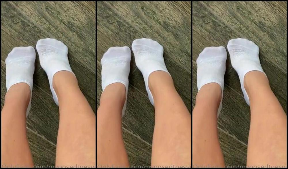 Brooke Jones Nicknamed Myposedtoesvip Onlyfans Would You Be A Good Boy And Help Me Take Off My Shoes After A Workout Or Maybe I Should Slip Into