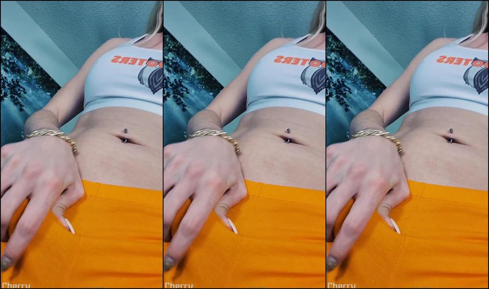 Cherrymavrik Who S Hungry For Cookies N Cream Hooters Waitress Cherry Is Here To Serve It Up For You