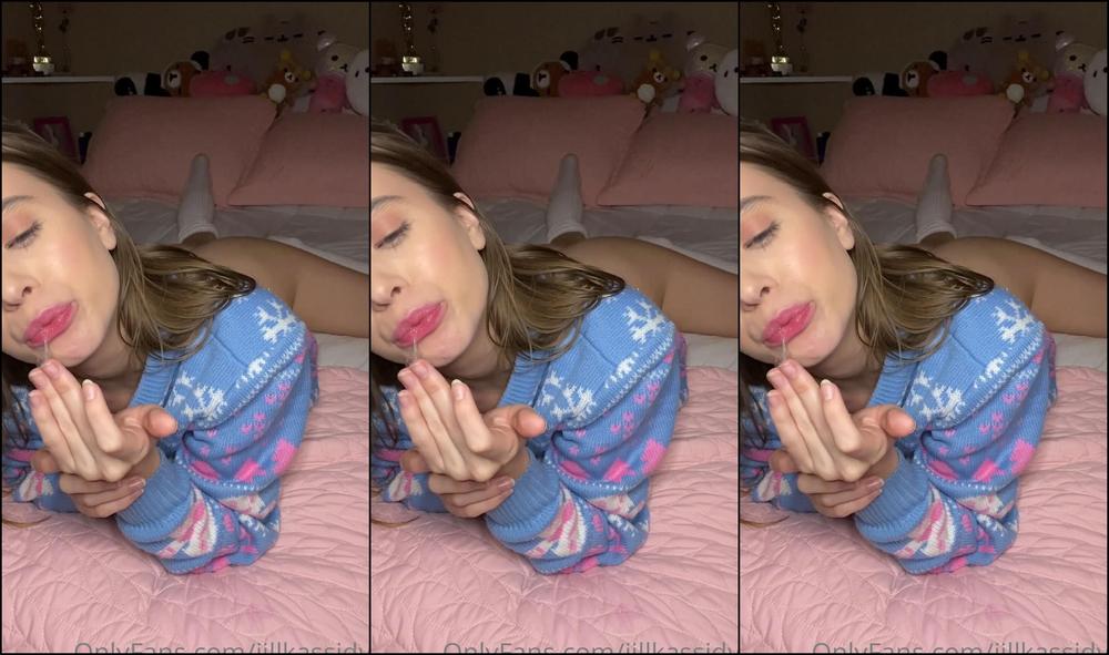 Jillkassidyy Naughty Slut Gets Extra Sloppy For You For Christmas Eve