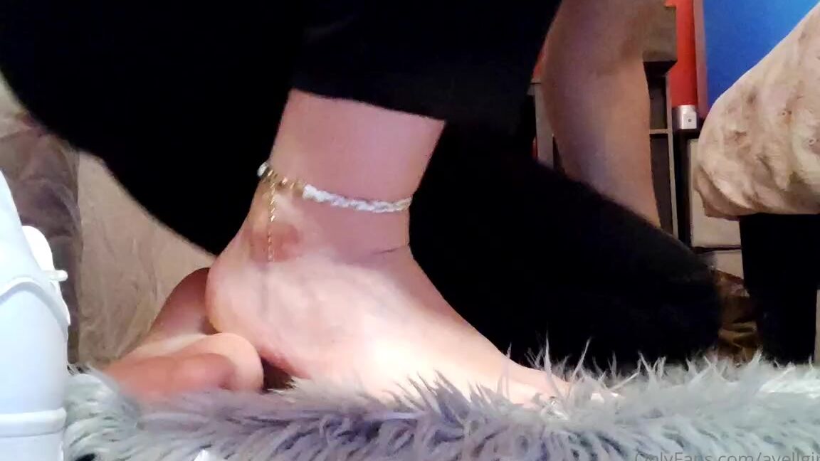 Ayellgirlfeet Nicknamed Ayellgirlfeet Onlyfans Je Crache Sur Mes Pieds Pour Toi I Spit On My Feet For You 1