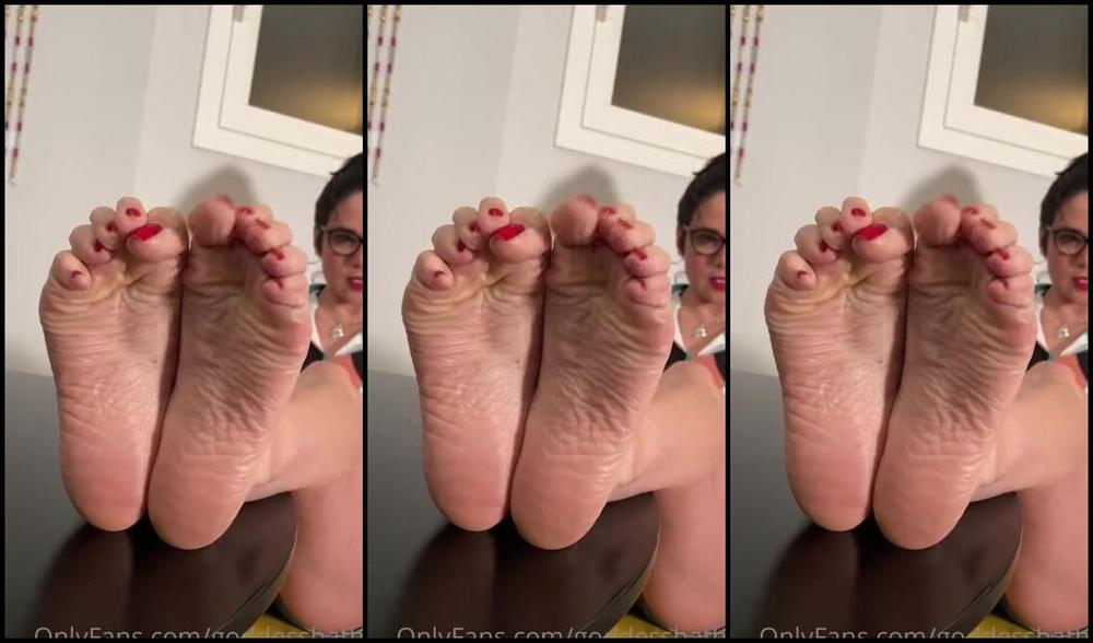 Goddesshatha Onlyfans Sexy Oily Wrinkled Soles Feet On The Table Foot Model Miss Hatha Foot Joi