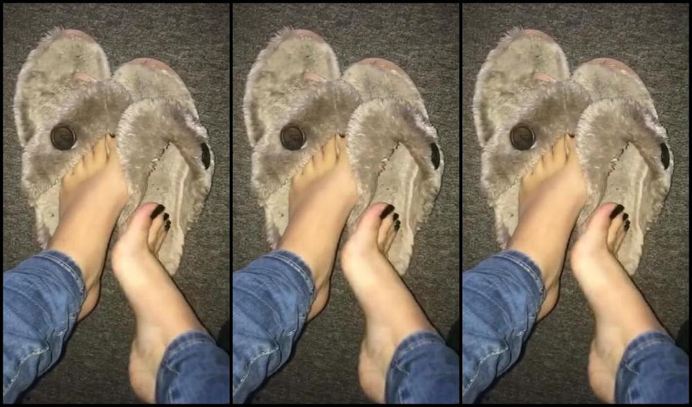 Footsiegalore Onlyfans Only Fans Exclusive So Fluffy Like Heaven On My Feet