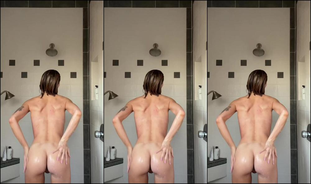 Halli N Lover Of Enjoy A Hot Shower With Me