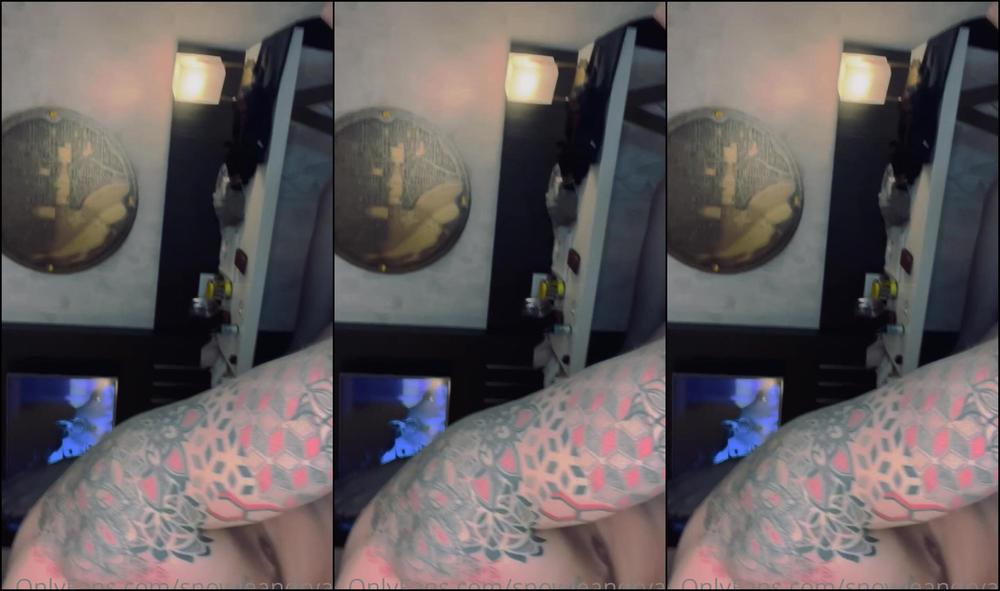 snowieandryan-10-03-2022-2387912367-the-hotel-chair-provided-all-sorts-of-fun-loved-getting-away-for-a-night-and-spinning