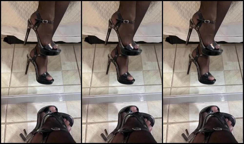 Ro My Feet Nicknamed Romyfeet 11 10 02 2024 Onlyfans Video Eu Adoro Usar Essa Meia Me Sinto Sexy E Ela E Tao Macia Eu So Queria