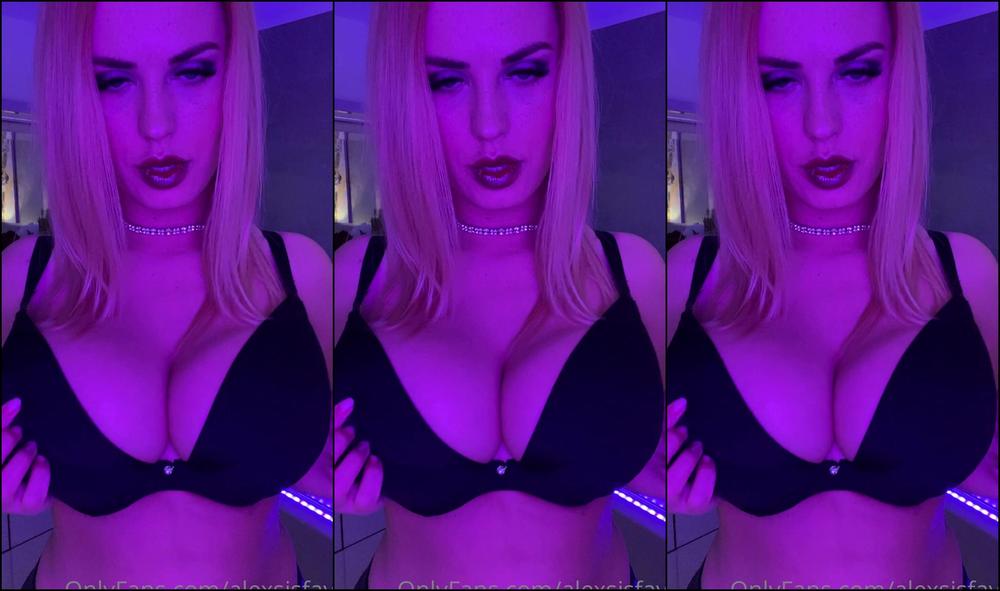Alexsisfaye Happy Friday Time For Some Mesmerizing Boobies Will You Fall Under My Spell And Give Me
