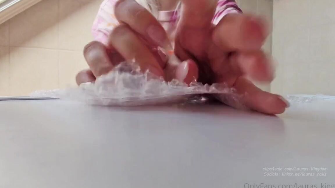 Lalalaura Nicknamed Lauras Kingdom 12 16 2022 Onlyfans Video Claw Queens Scratching Asmr