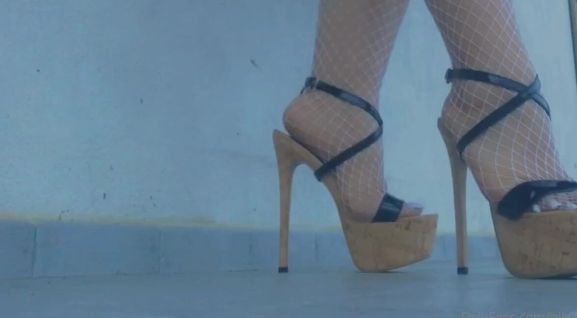 Nikykikka Nicknamed Nikykikka Foot Fetish 07 11 2021 Onlyfans Video Walk With This Baby