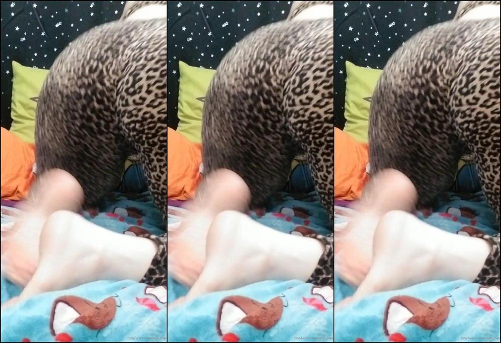Pinkys Toes Twerking In My Velvet Leopard Joggers Feels Amazing