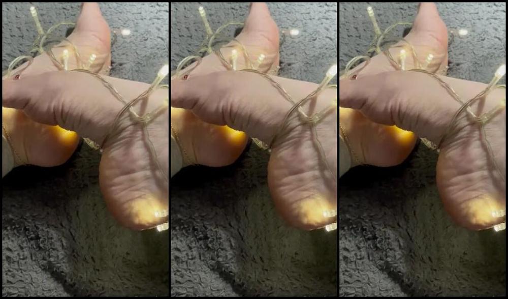 Joeyofarches Nicknamed Joeyofarches Onlyfans My Feet Are All Tangled Up Lots Of Toe Pointing Wrinkles And Arches