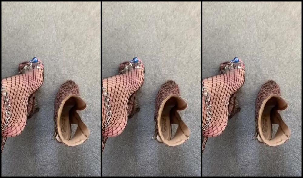 Killersexyfeets Nicknamed Killerkell Onlyfans Oh Remove My Boots My Feet Are Killing Give Them A Little Massage Too