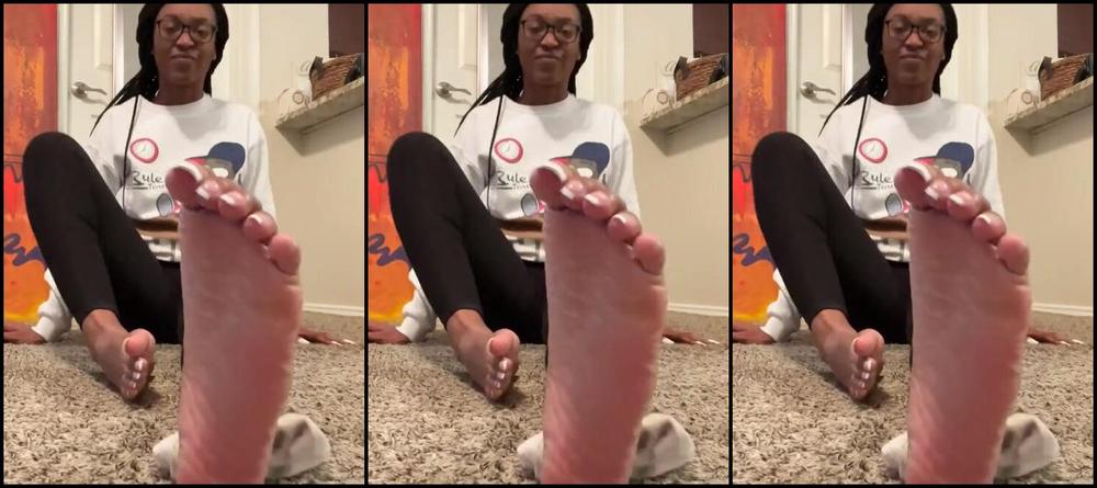 Toes100K Onlyfans For Those Who Love Stinky Feet