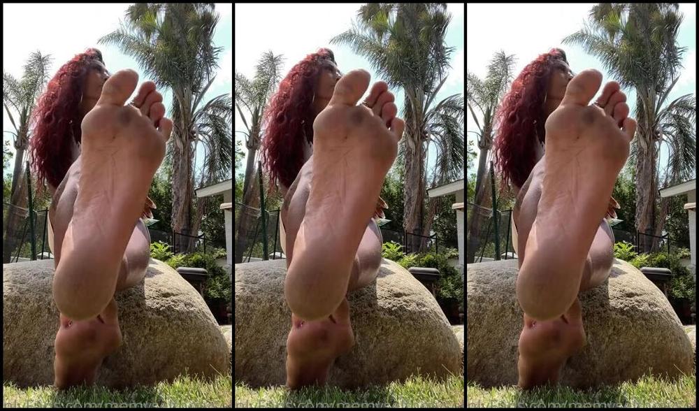 Memyselfnmysoles Onlyfans Enjoying The Outside Toe Stretch