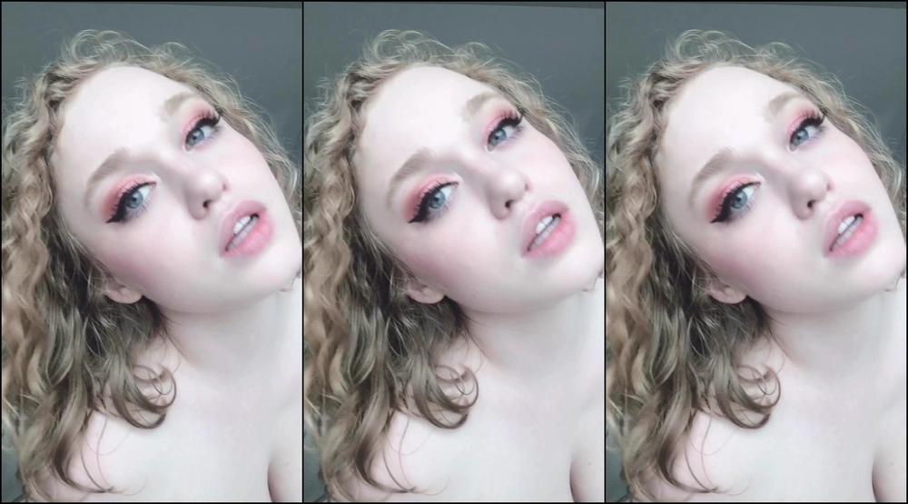 sarahcalanthe-27-06-2020-471050536-your-mommy-is-ready-to-go-out-with-her-friends-and-asks-you-if-she-looks-good-she-does-b