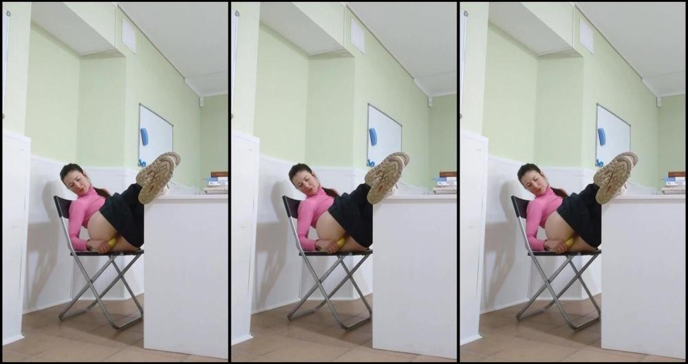 Lananice Lana Fuck Herself With Banana In Office