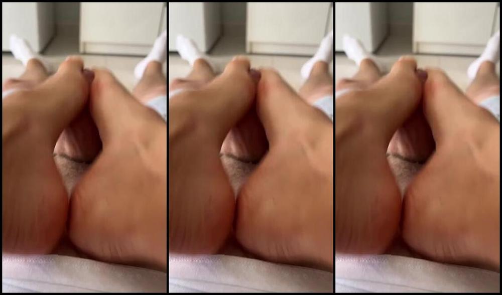 Evifeet 06 23 2024 Onlyfans Video Я Сижу На Его Плечах И Качаю Мои Ноги И Делаю Футджоб Моими Подошвами Q