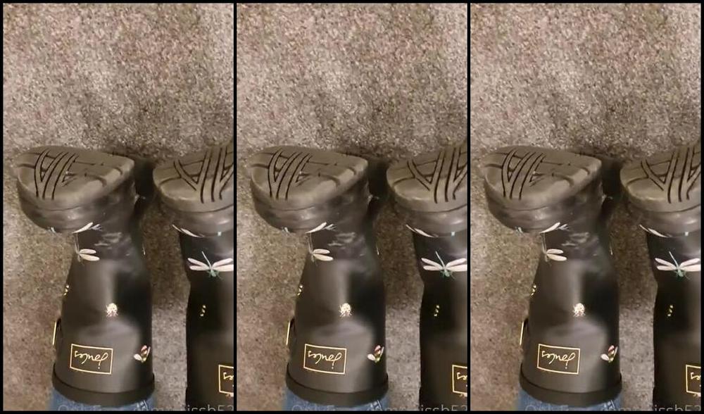 Miss B Nicknamed Missb52S Onlyfans 01 24 2021 Home From Work With Smelly Socks