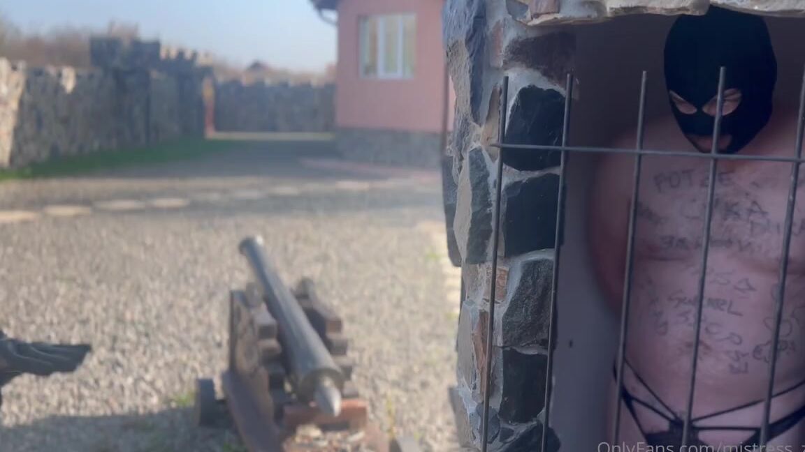 Mistress Zeida Onlyfans Latex Shining In The Sunshine