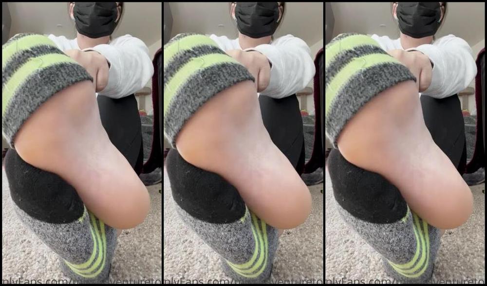 Adventuretoeskat Nicknamed Missadventuretoeskat Onlyfans You Can Always Tell How Great My Workout Is By My Sweaty Socks The Lucky Footboy Who Will