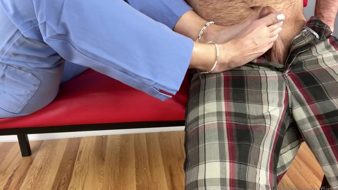 Flirty Paws Nicknamed Flirtypaws Onlyfans Just Got Home From Work And Wanted To Do A Few Pictures With My Fresh White Pedi He Had Other Plans