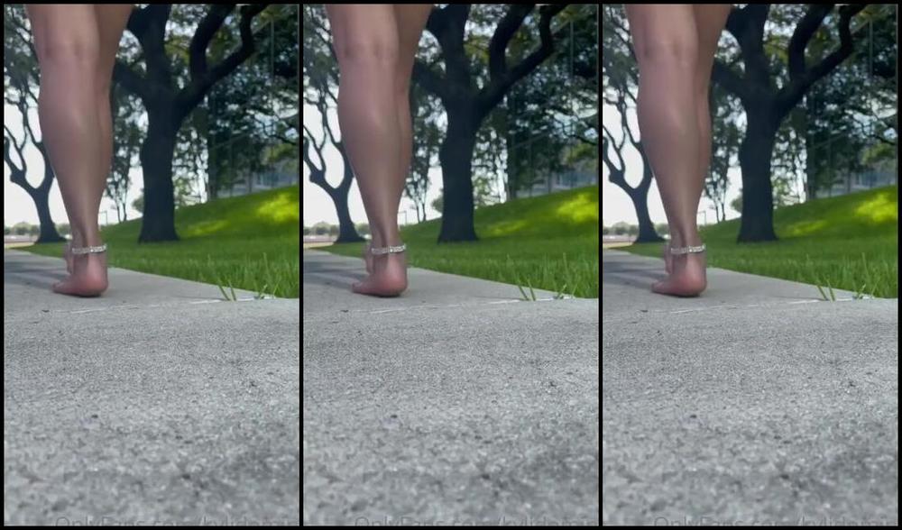 Kali Domina Nicknamed Kvlidomina Onlyfans This Is How I Ignore Footboys Until They Beg To Worship Me Haha Now Whos Going To Be A Good Boy And