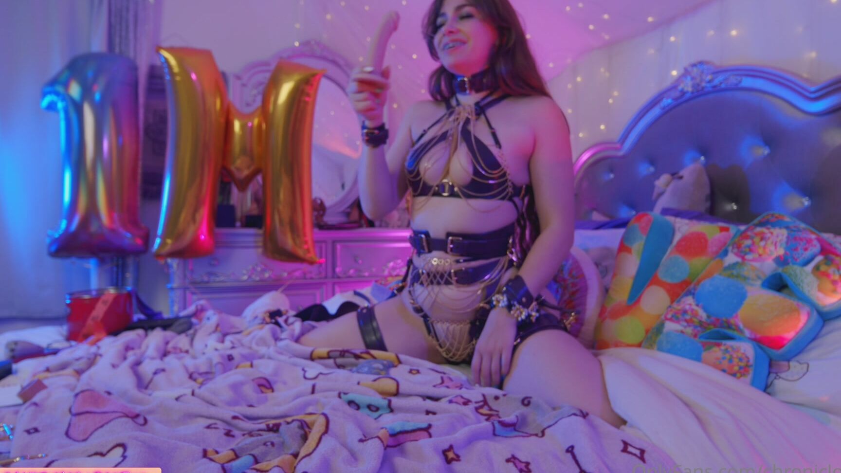 chroniclove69-24-07-2021-2172834128-drop-dead-gorgeous-lingerie-set-bj-during-1-million-follower-celebration-d-big-thanks-t