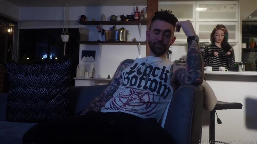 ledabearx-13-02-2021-2031401730-hey-bear-cult-check-your-dms-for-this-hardcore-scene-featuring-big-rich-rodney