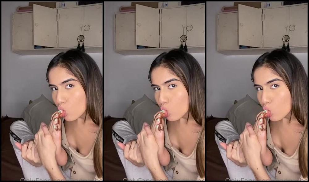 Hannah Robins Aka Hanna Hcri Onlyfans I Wish You Were Here Sucking My Toes W Me It Tastes Amazing Nutella Hannah S Toes Is The Perfect