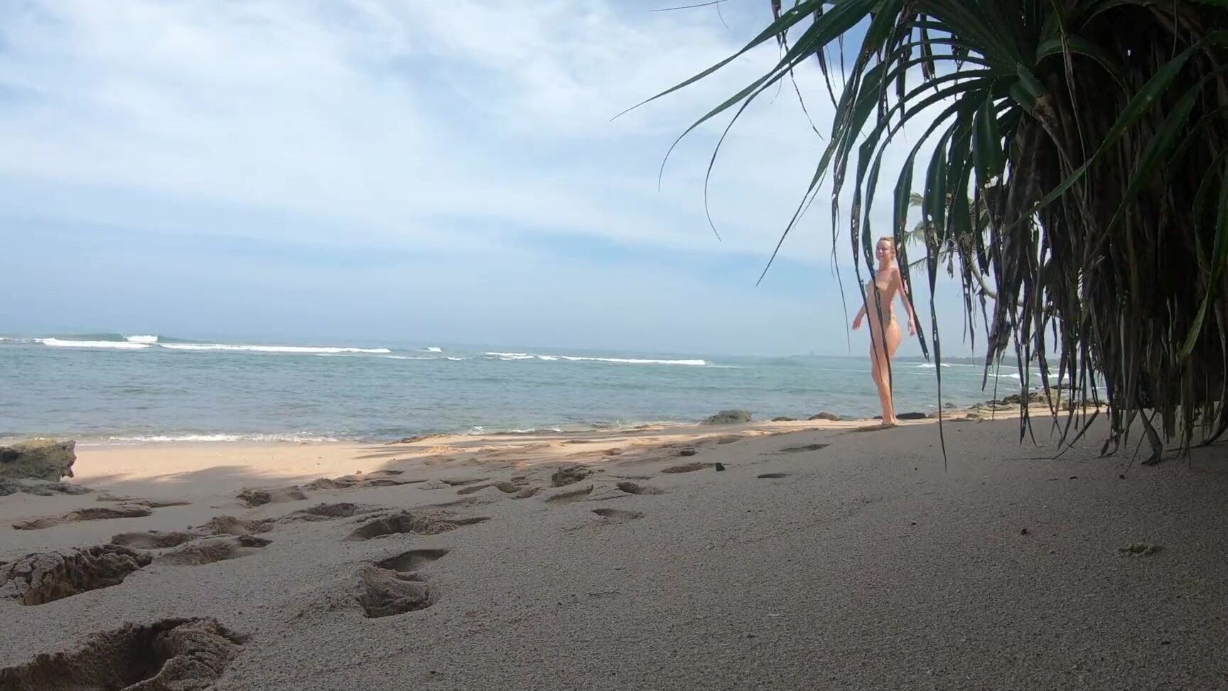 Kristi Exhibition Naked Girl walks on the shore of the Indian Ocean Pornhub