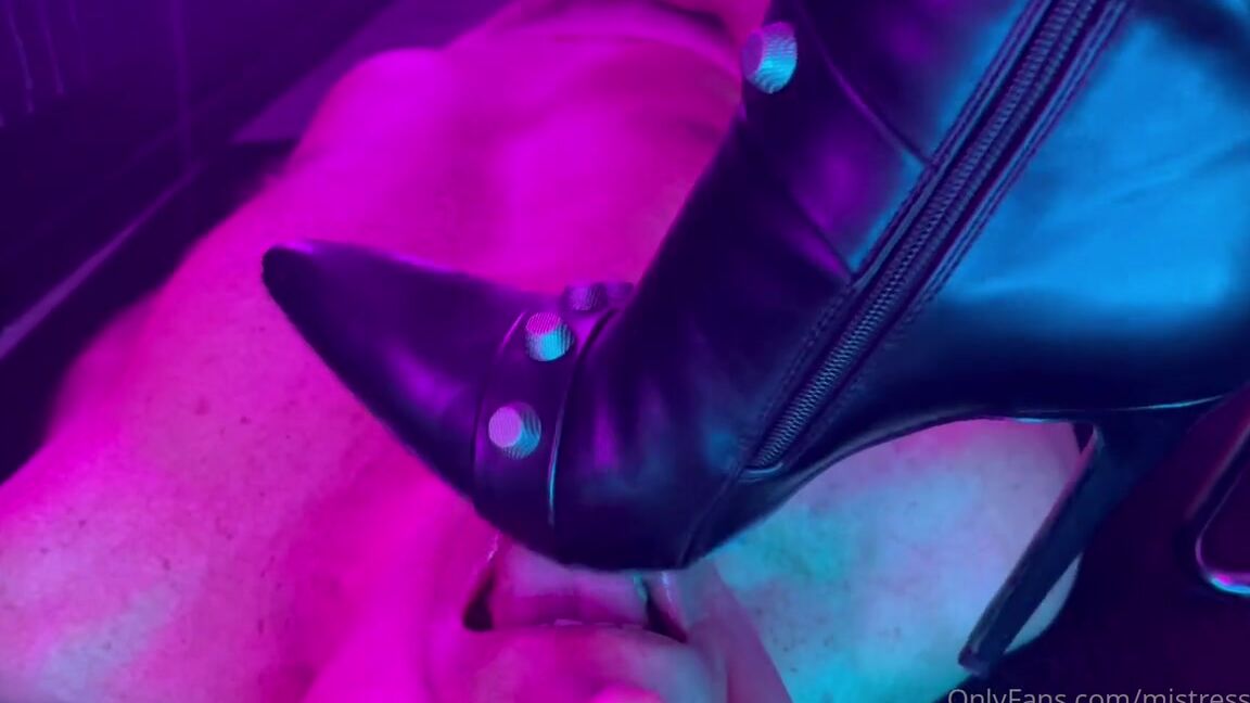 Mistressiside Onlyfans Now Clean My Bootsp