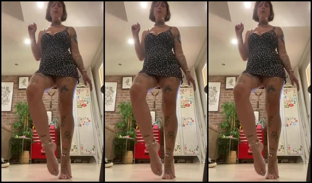 Tokyoinkft Onlyfans Passeggiata In Paese Con Il Mio Vestito Corto E Zoccolo Vertiginoso La Vostra Padrona Gigante