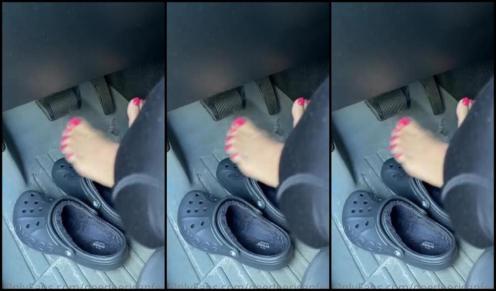 Deedeericanfeet Onlyfans Gm As Requested Put The Barefeet To The Pedal Excuse The Dirty Floor Been A Min Since I Clean