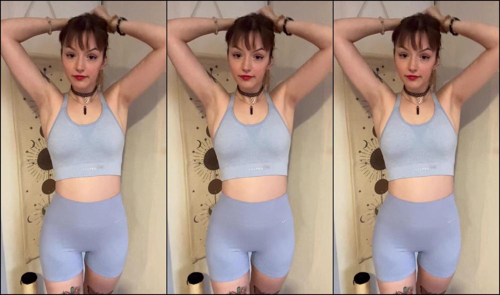 Gibbymoo 3101635862 12 27 2023 I Love How My Yoga Outfit Compliments My Body