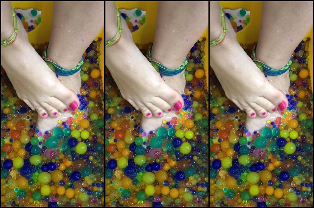 "KittyUV" barefoot, feet, foodsploshing, toefetish, toewiggling Kitty Feet in Orbeez manyvids