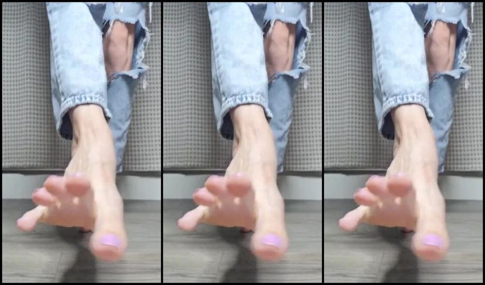 Megan Fletcher Aka Sweetsoleprincess Onlyfans Showing Off My Big Feet For You From All Angles Did I Miss Any Let