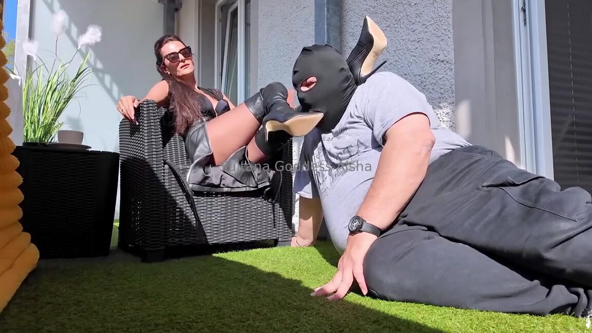 Sultana Aisha Nicknamed Sultanaaisha 05 15 2025 Onlyfans Video Bootsworship On A Sunny Sunday Morning