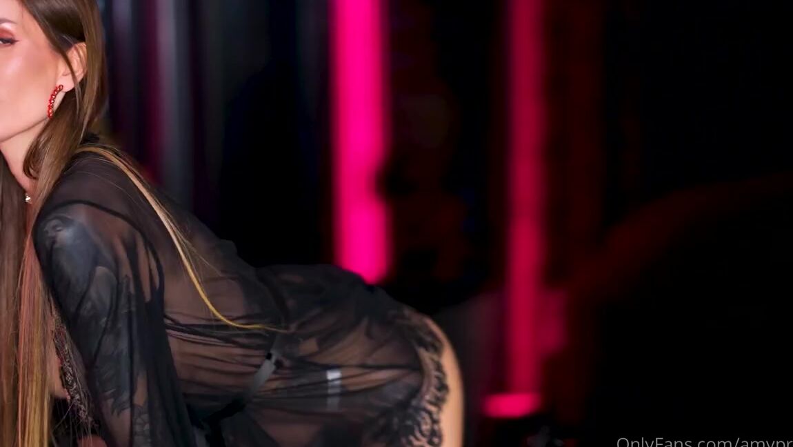 Amylefox Onlyfans Hot Vampire Teases You For A Bite 3