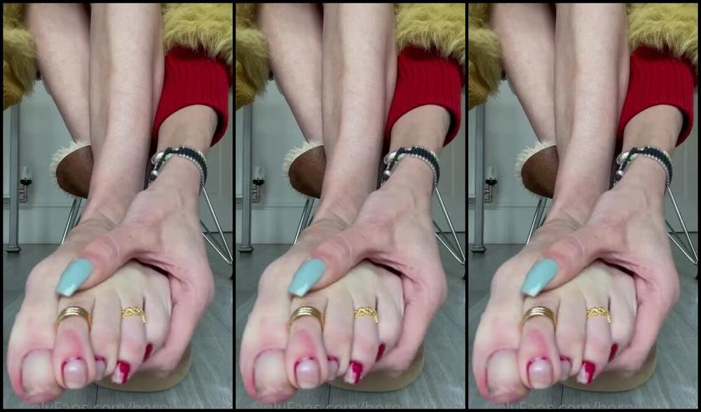Bornroyal Feet Onlyfans As A Request From One Of You I Am Removing My Red Polish And Posting The Video I Will Paint My Toe