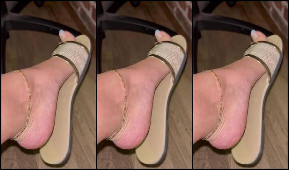 Greek Goddess Li Aka Greekli77 08 02 2024 Onlyfans Video Goon Over My Shoe Dangling As I Tap Awayyy Yet Again At Work