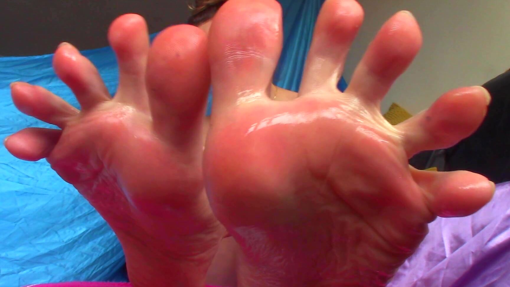 "Goddess Vanessa" feet, foot fetish, giantess, pov foot worship, soles Under Pink Giantess Soles manyvids