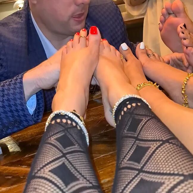 Feetbysherri Onlyfans It Seems Elitefeetstreetuk Was Hypnotised By Beautiful Feet At The Bossy Paw Party In March