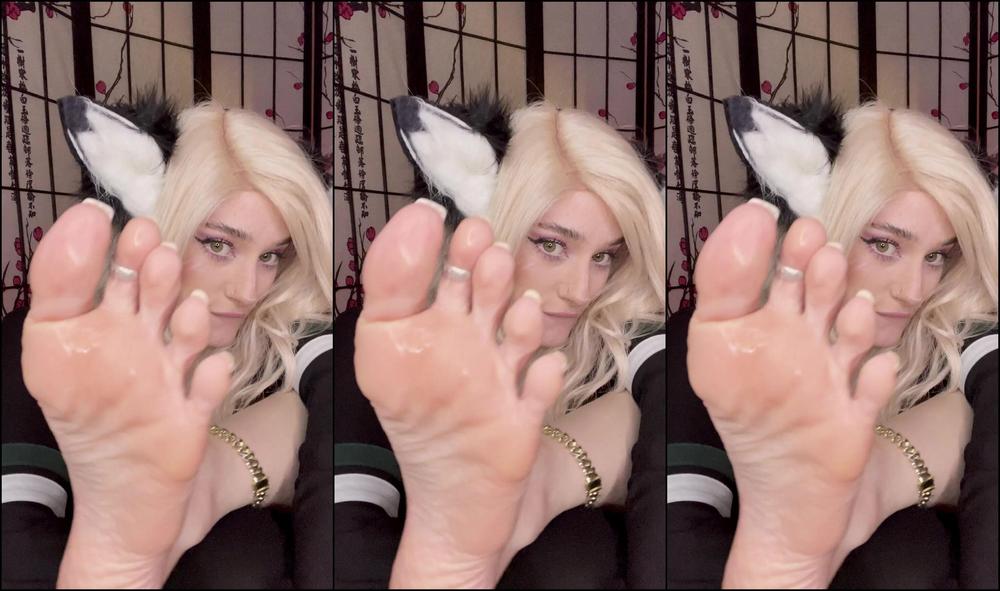 Waifufeetmilk Your Gf Sushi Found Out About You Having A Bad Day Today So She Wants To Help Make It Bett