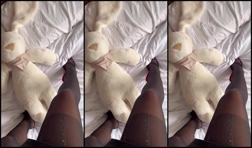 Heels Of Mine Nicknamed Heelsofmine 09 19 2023 Onlyfans Video Who Would Like To Be This Bunny Ps