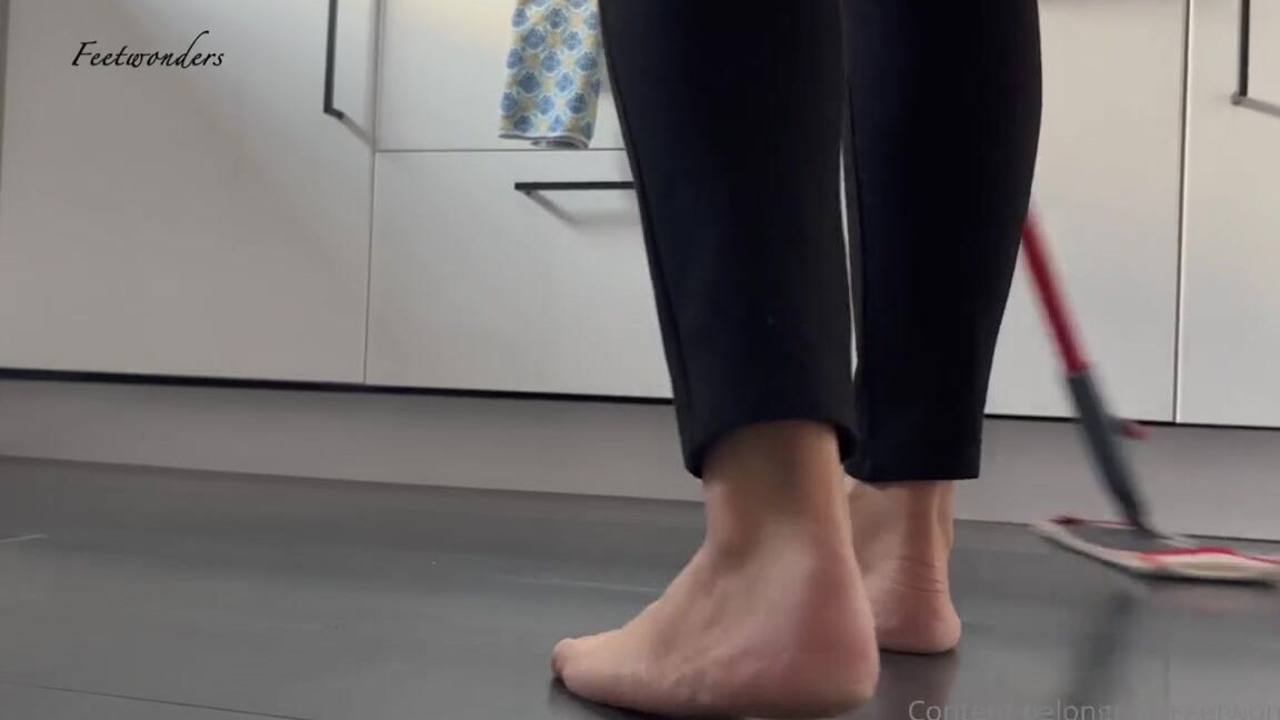Feetwonders Onlyfans House Chores Floor Pov Wishing You All A Happy New Year 1Bxp