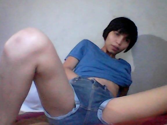 Cutiesky Masturbating With Shorts On