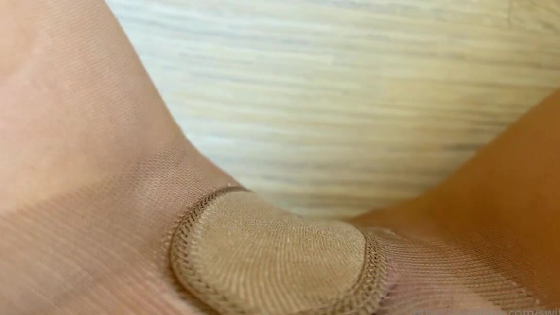 Swift Kiss Nicknamed Swiftkiss Onlyfans Wet Pussy In Pantyhose