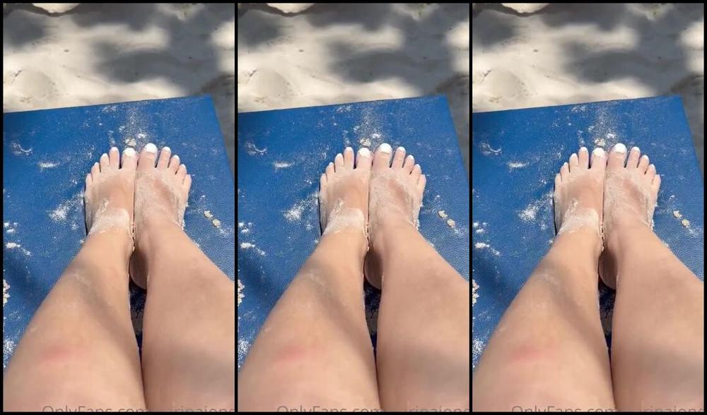 Sarina Jones Nicknamed Sarinajones 04 18 2023 Onlyfans Video Im Just Enjoying The Beach Im Laying On My Beach Lounger And Getting Tanned